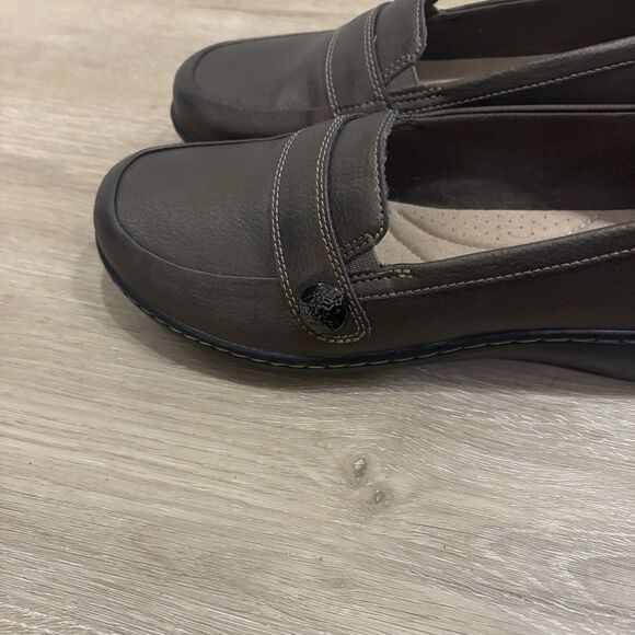 Clarks Womens Cora Daisy Loafer Size 9.5 M Brown Leather Slip On Flat Never Worn - Picture 13 of 13